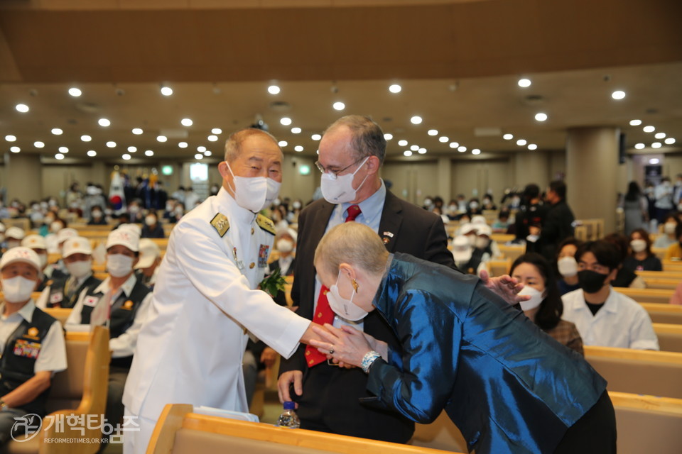 새에덴교회, '한국전 참전용사 On-Line 초청 보은 및 평화기원예배' 모습