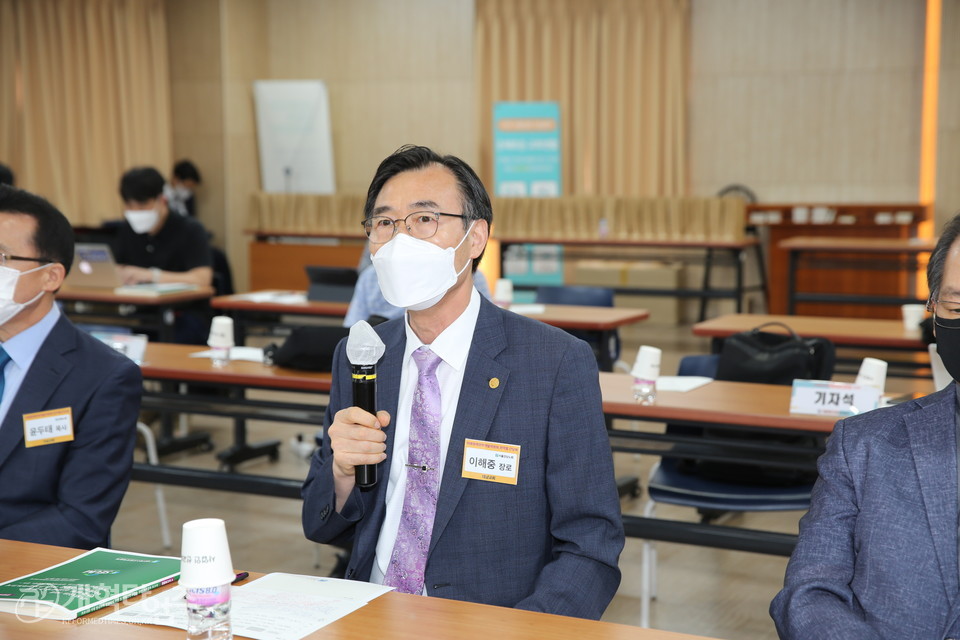 총회미래정책전략개발위원회 서울.서부지역 간담회, 이해중 장로 모습