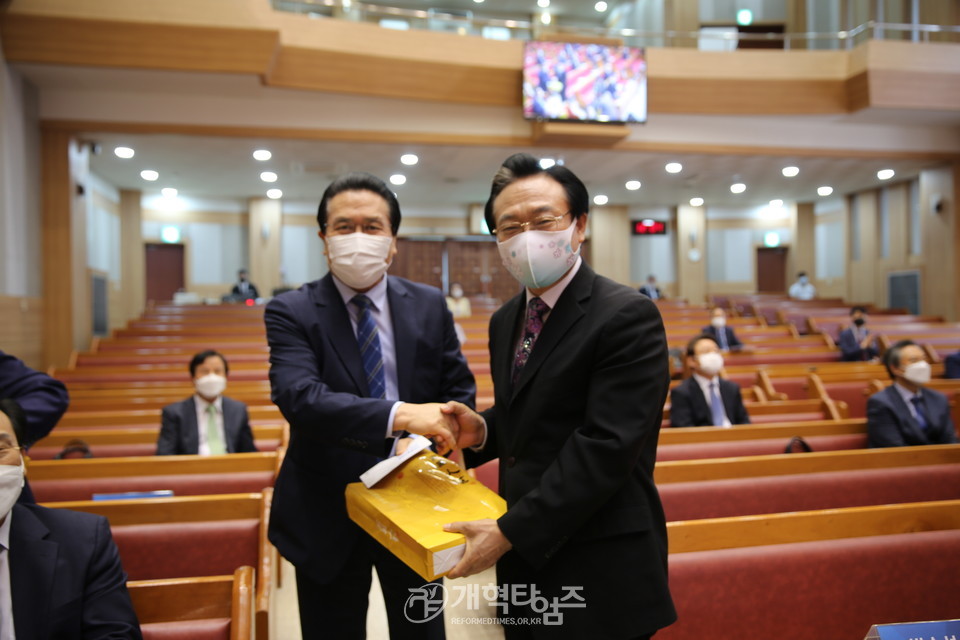 중부협의회, ‘증경회장 초청 및 노회장 취임 축하감사예배', 증경회장 김인기 목사 모습