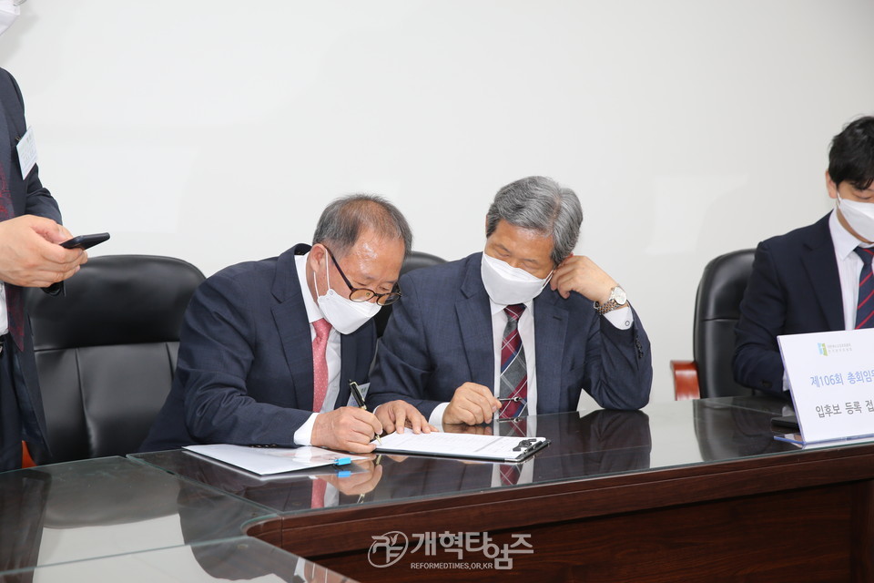 제106회 총회 부총회장 후보로 등록한 서기영 장로 모습