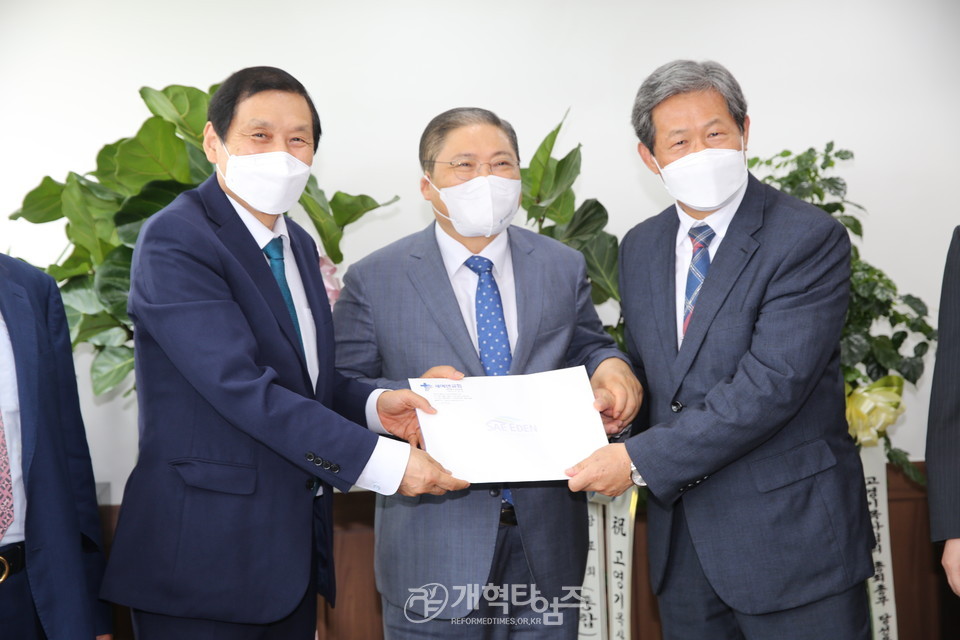 제106회 총회 선거관리위원장 후보로 등록한 현 총회장인 소강석 목사 모습