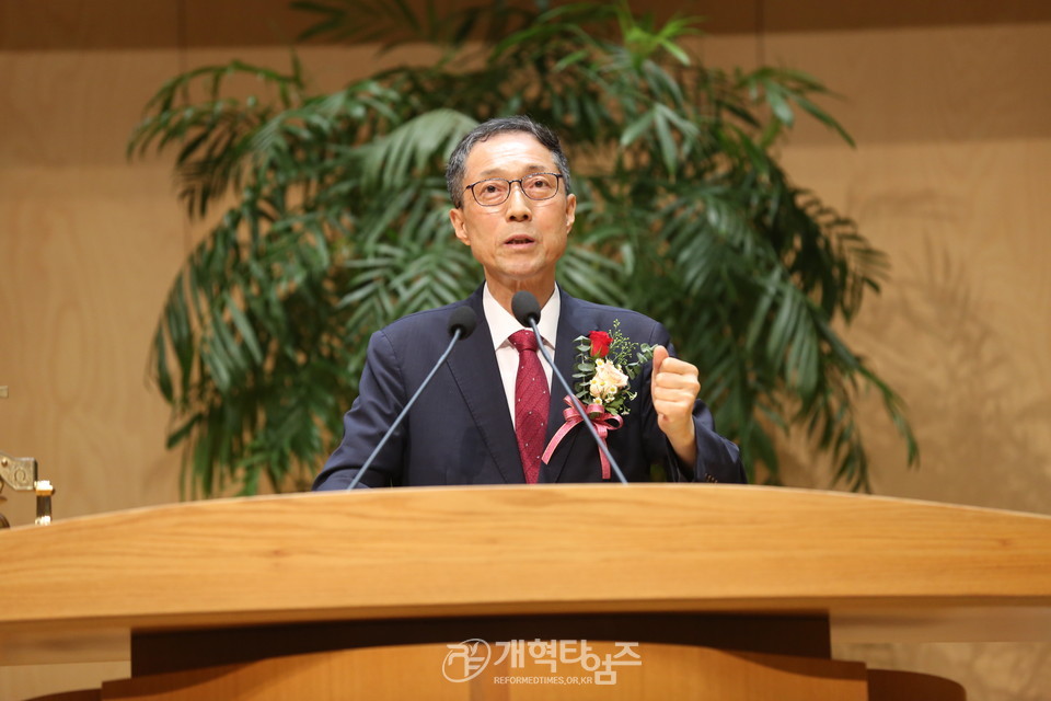 총회 교회세움위원회 「2021년 사역설명회와 세미나」, 길원평 교수 모습