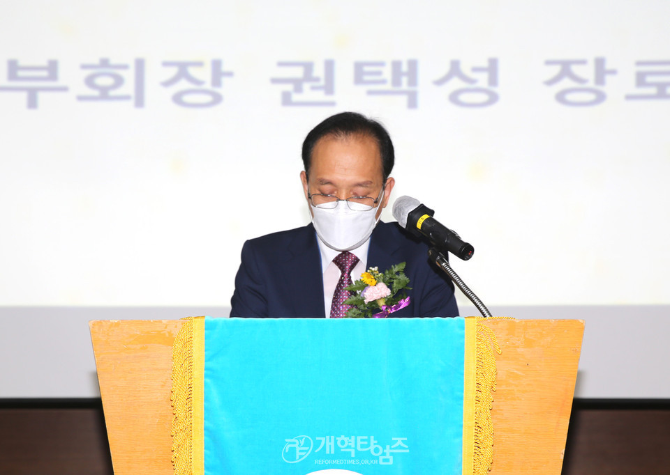 전국남전도회연합회, 「2021년 전도훈련대회 및 나라와 민족을 위한 기도회」, 부회장 권택성 장로 모습