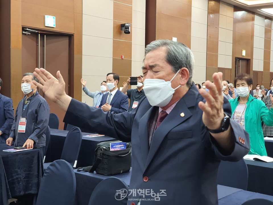 전국남전도회연합회, 「2021년 전도훈련대회 및 나라와 민족을 위한 기도회」, 전국장로회연합회 명예회장 강대호 장로 모습