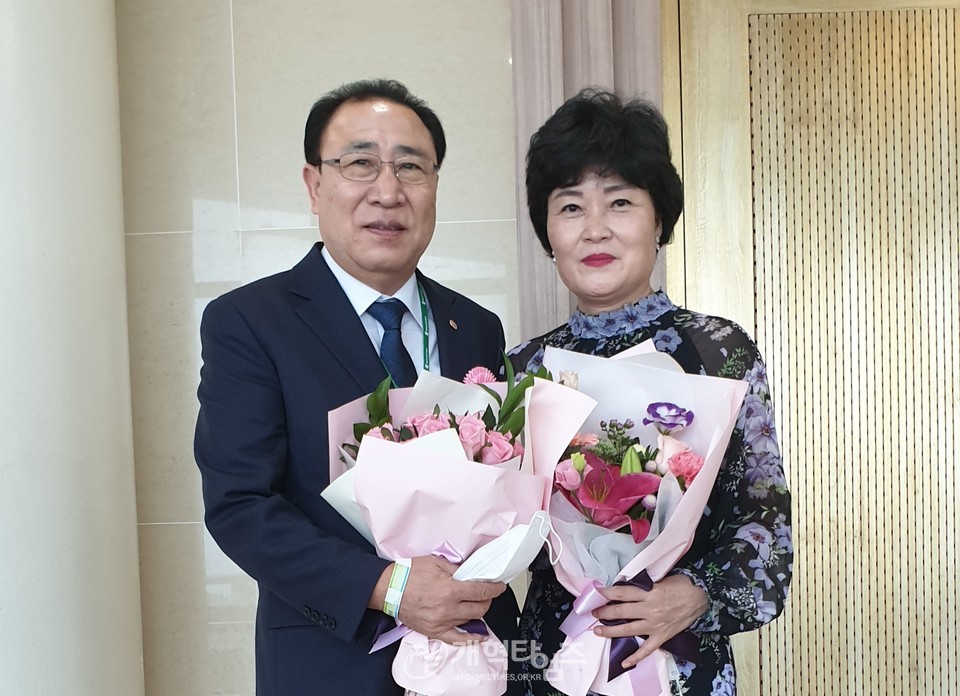 제106회 대한예수교장로회 총회 부총회장 노병선 장로 내외 모습