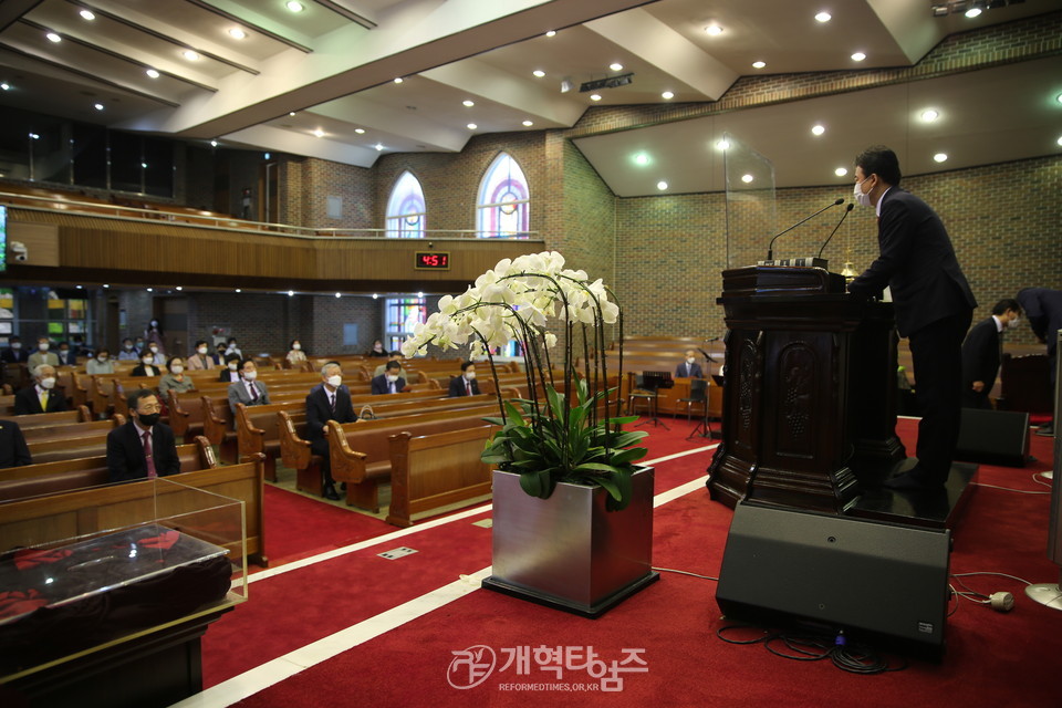 하정민 장로, 민주평통 용산구협의회 회장 취임 감사예배 모습