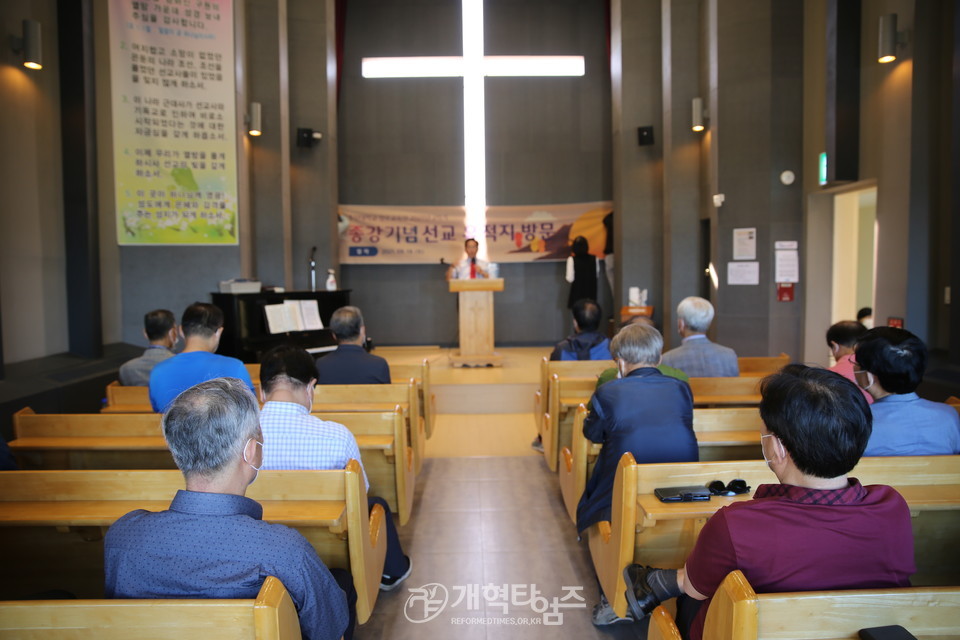 총신대 평생교육원 장로교육원 제1기 수강생 2학기 종강 기념 성경전래지기념관 견학, 이사장 정진모 목사 교육 모습