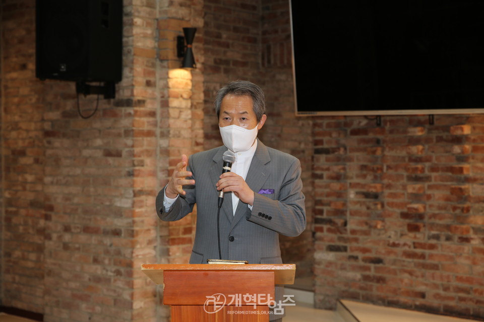 한교총, 한기총, 한교연, ‘한국교회 기관 통합을 위한 연석회의’, 지형은 목사 합의문 발표 모습