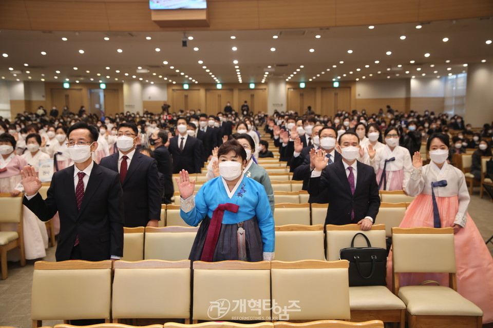 사랑스러운교회 임직감사예배 서약 모습