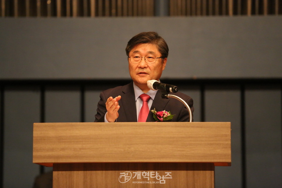 영남협의회 제4회 정기총회, 은혜로운동행기도운동 본부장 장봉생 목사 모습