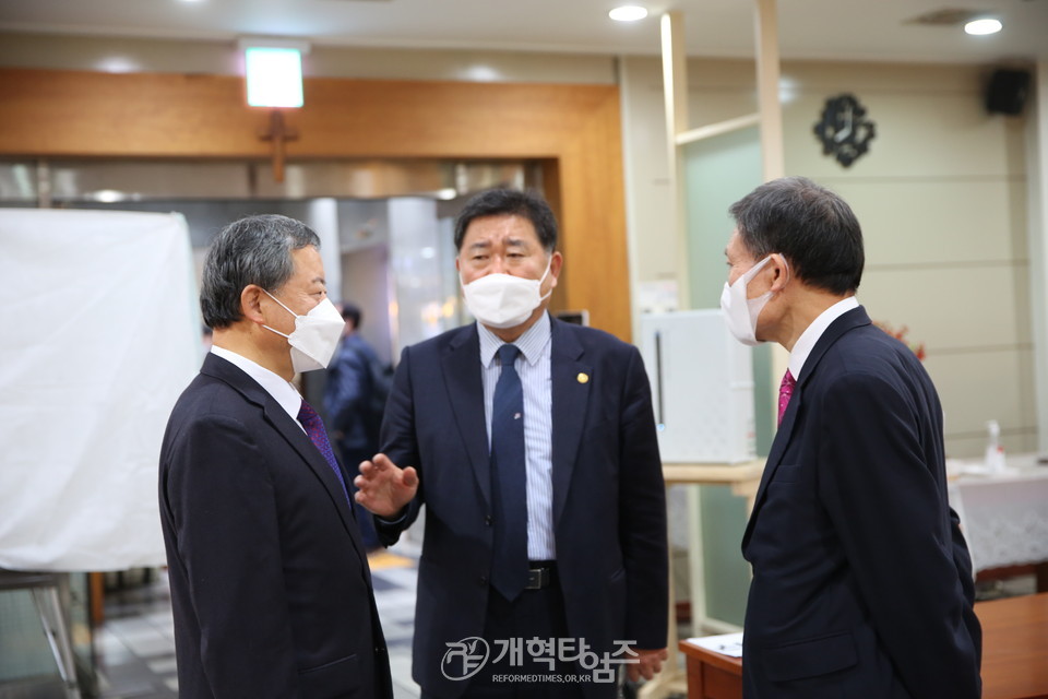 서울지구장로회연합회 제52회기 제2차 고문.임원.중앙위원 연석회의 모습