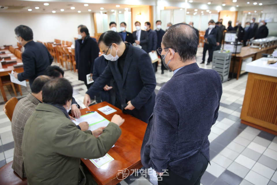 서울지구장로회연합회 제52회기 제2차 고문.임원.중앙위원 연석회의 모습