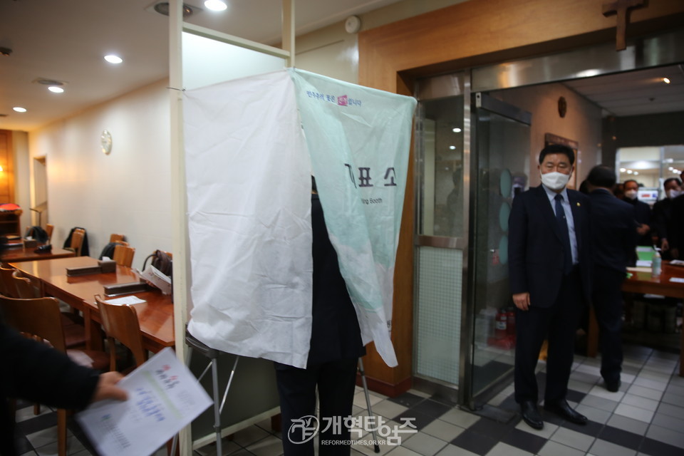서울지구장로회연합회 제52회기 제2차 고문.임원.중앙위원 연석회의 모습