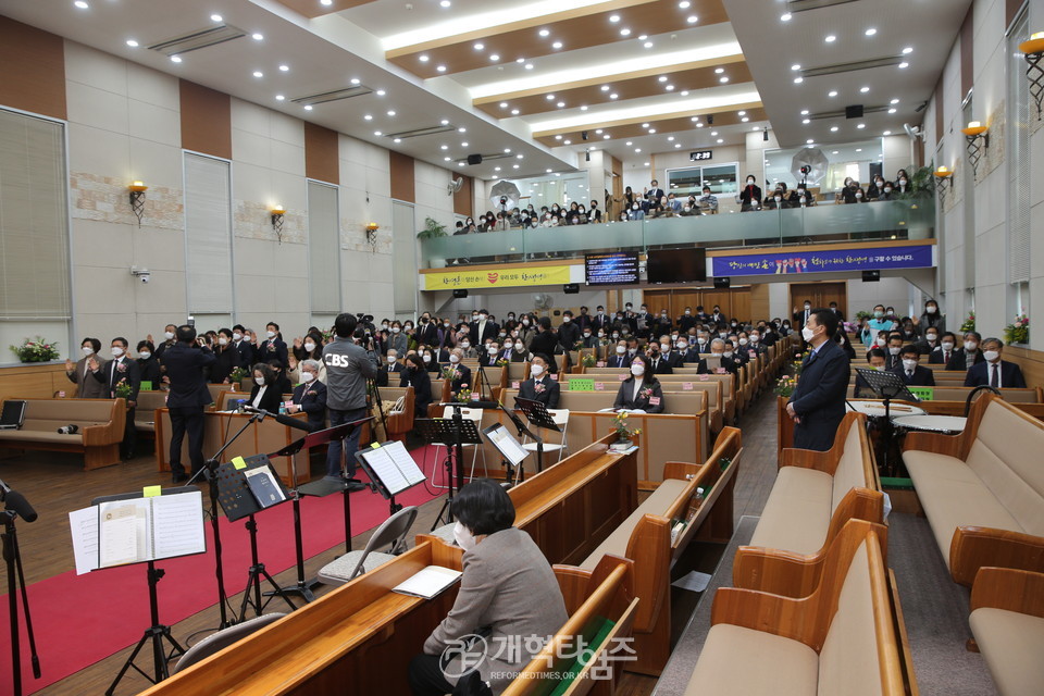 수원북부교회 김경덕 목사, 위임 서약 모습