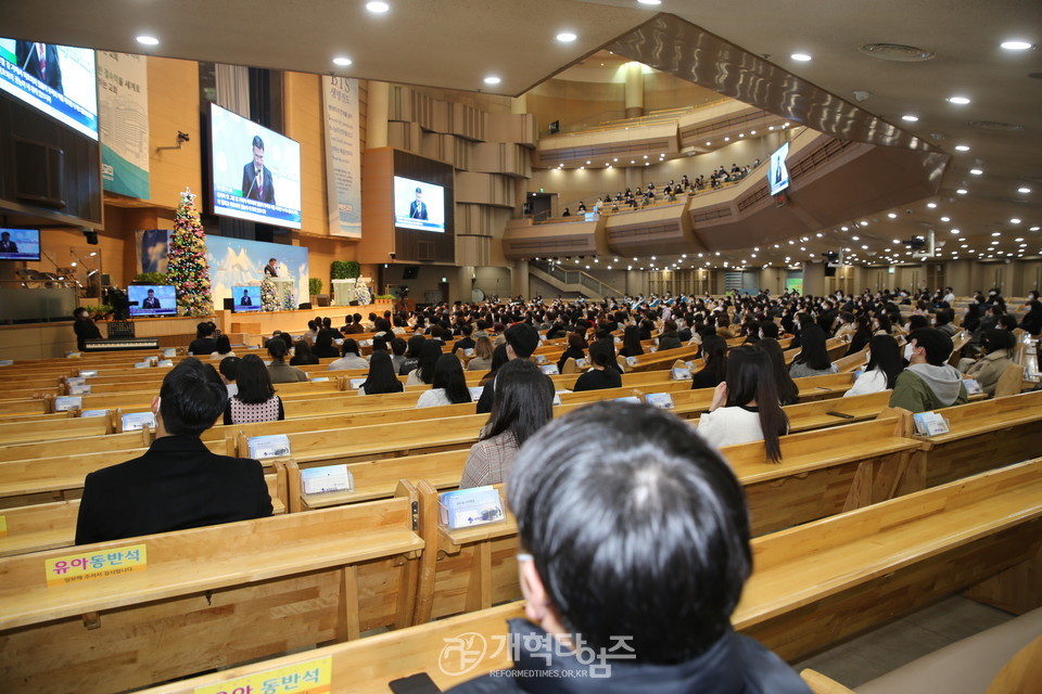 새에덴교회 주일저녁예배 모습