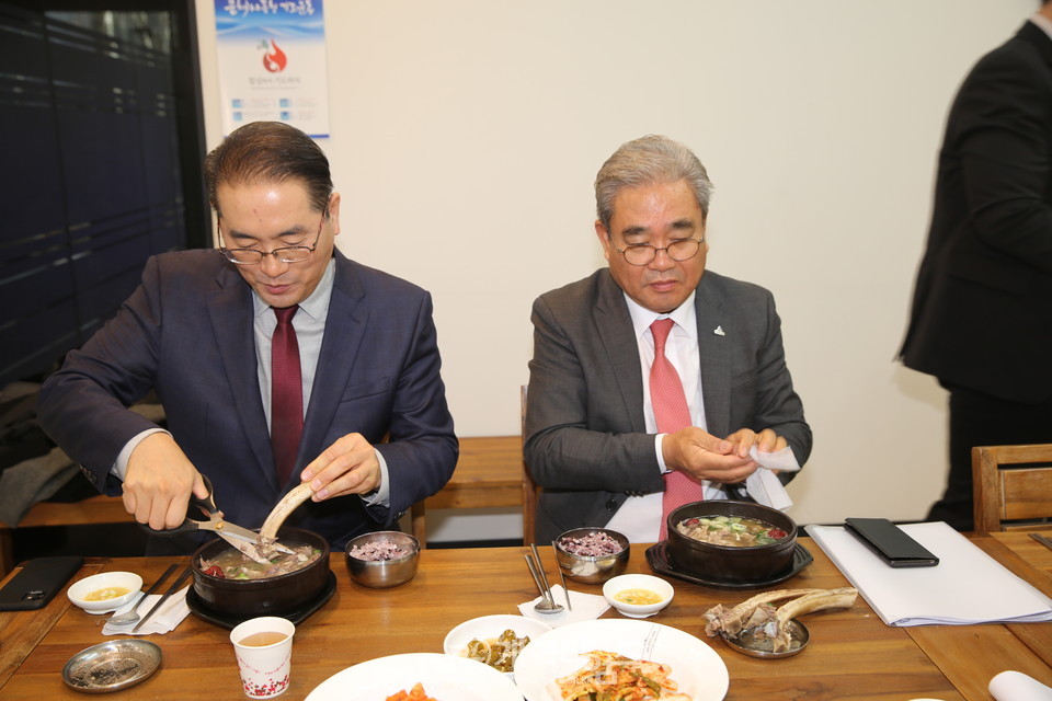 총회유지재단 회의를 마치고 오찬 모습