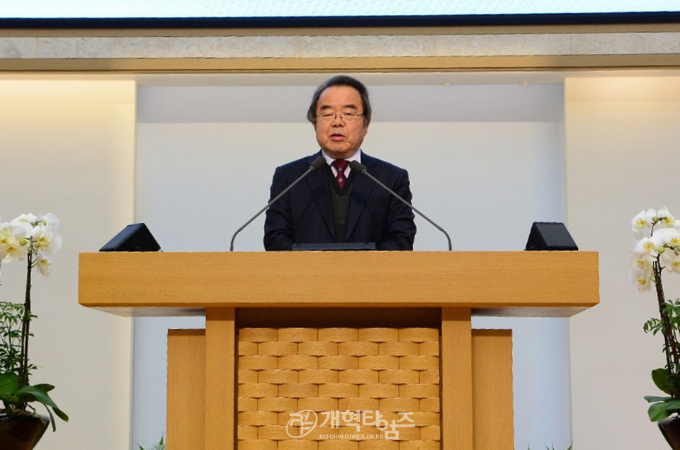 「2022년 서울노회 목사.장로 신년하례예배」, 장로회 회장 한병지 장로 모습