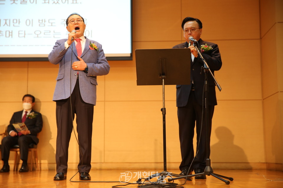 전국호남협, '2022년 신년하례회 및 당선자 축하식', 김문기 장로, 송원중 장로 특송 모습