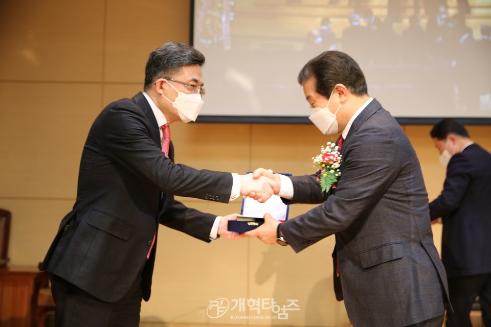 전국호남협, '2022년 신년하례회 및 당선자 축하식', 총회 정치부장 박병호 목사 축하 모습