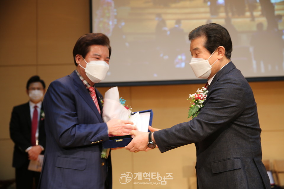 전국호남협, '2022년 신년하례회 및 당선자 축하식', 총회 경목부장 최석우 목사 축하 모습