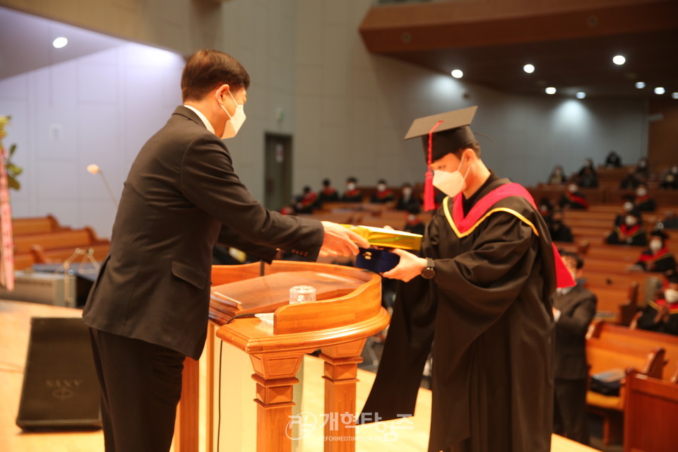 총신대 신대원, 「2021학년도 제115회 학위 수여 및 졸업식」 모습