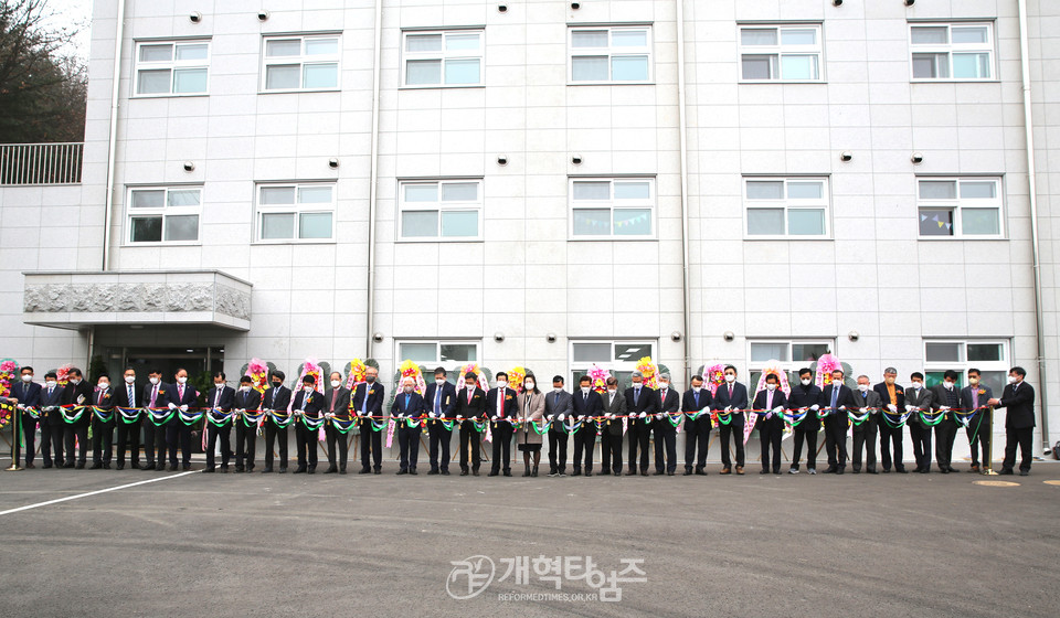 쉐마기독학교.꽃동산실버요양원 준공 및 입주.개원 커팅식 모습