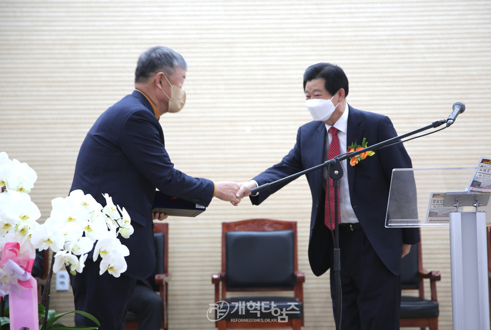 쉐마기독학교.꽃동산실버요양원 준공 및 입주.개원 감사예배 모습