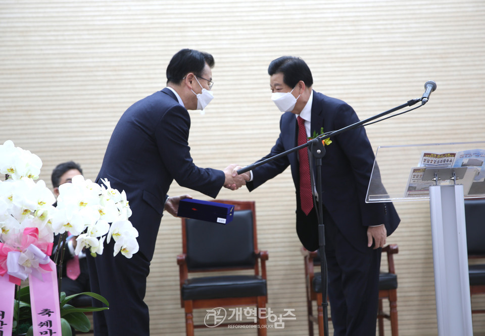 쉐마기독학교.꽃동산실버요양원 준공 및 입주.개원 감사예배 모습