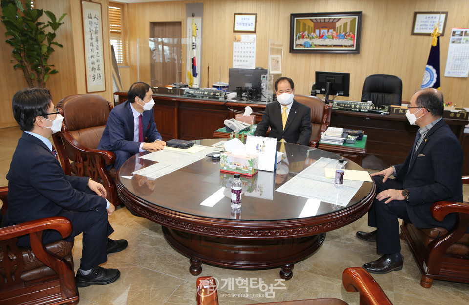 한장총, 회원교단 총무 및 사무총장 조찬 간담회 모습