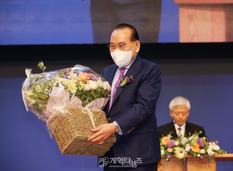 덕연 길자연 목사 팔순 축하 모습