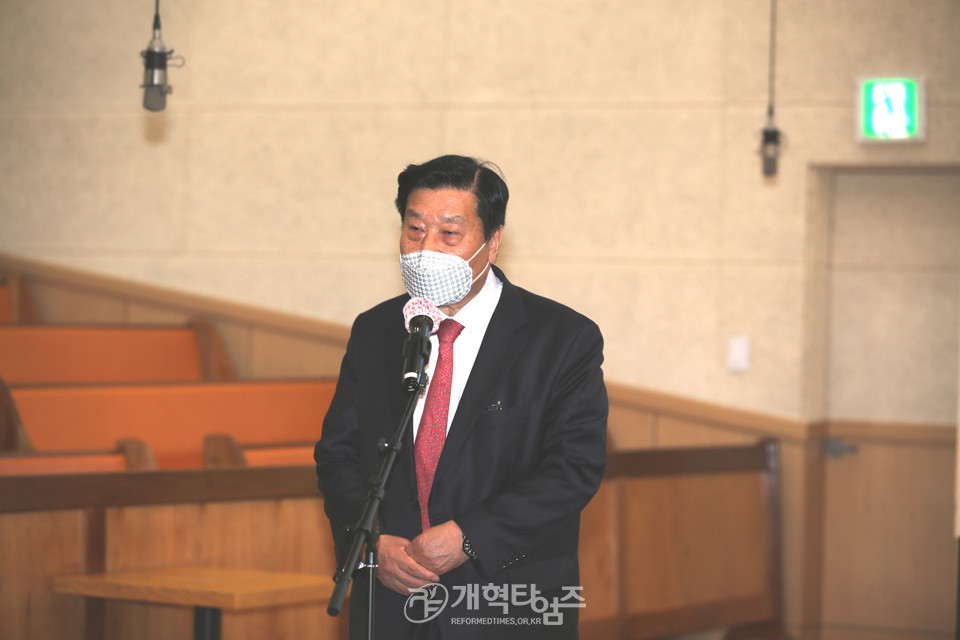 인천노회 정기노회, 김정설 목사 추천 감사 인사 모습