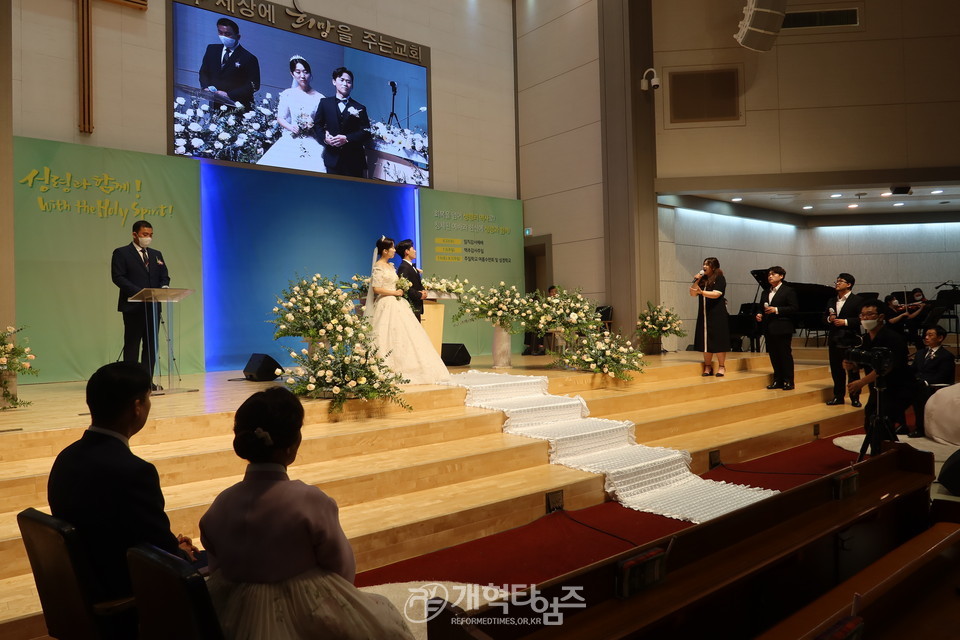 이천은광교회 김상기 목사 딸 결혼 예배 모습