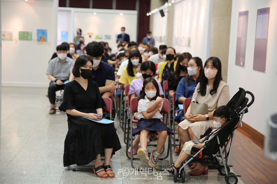 「2022 제51회기 수도노회주일학교연합회 그림 그리기 및 글짓기대회 수상 작품 전시회」 개막식 및 시상식 모습