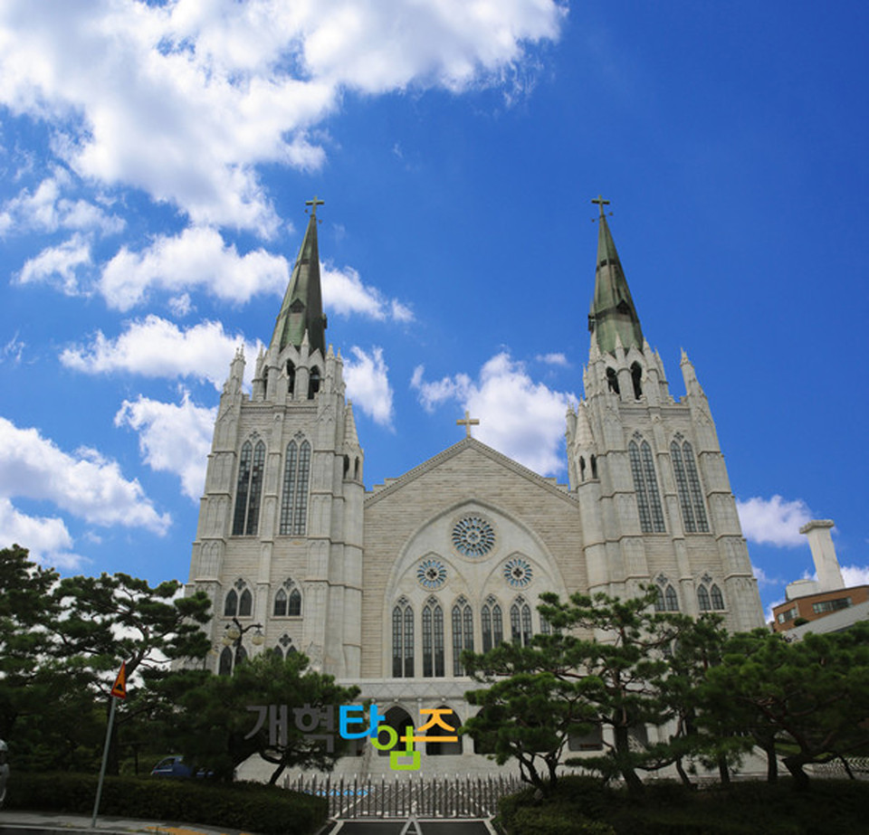 한국장로교회 총회 설립 110주년 기념대회가 열릴 충현교회 모습