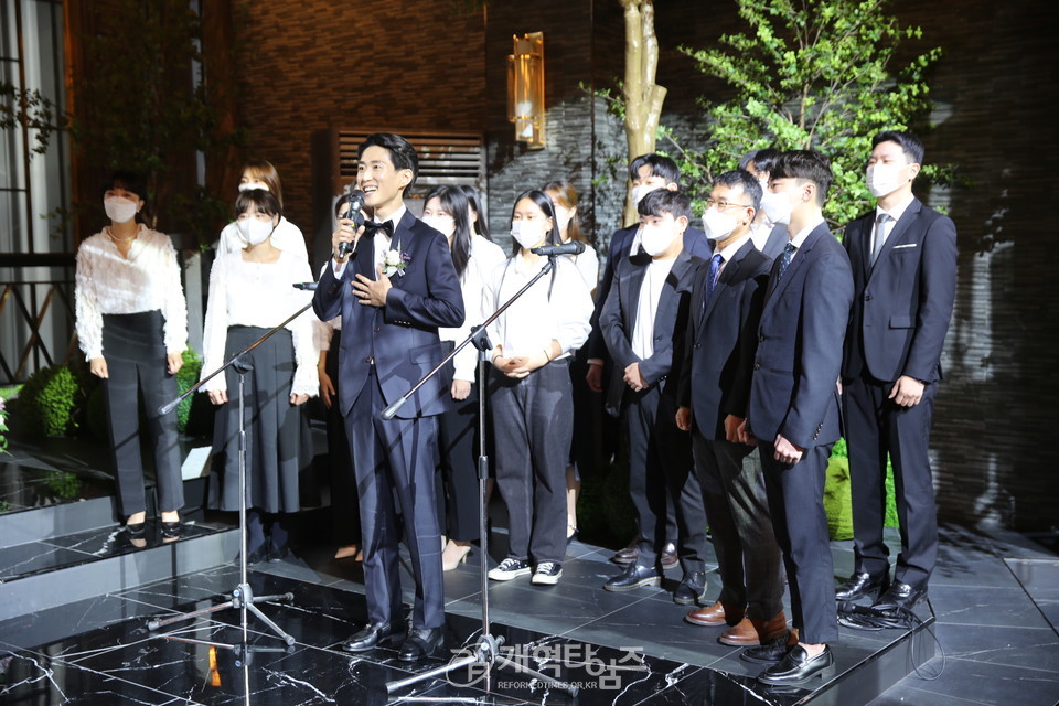 예수열방교회 박순석 목사, 아들 박성호군 결혼감사예배 모습