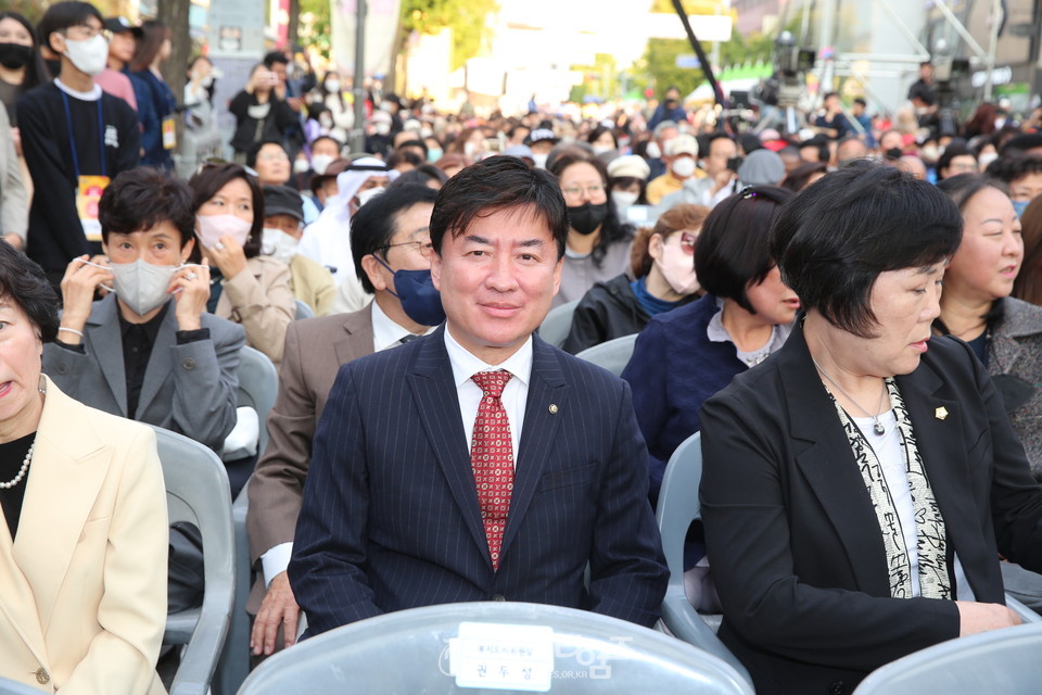 하정민 장로, 용산구민대상(예술 분야) 수상 모습