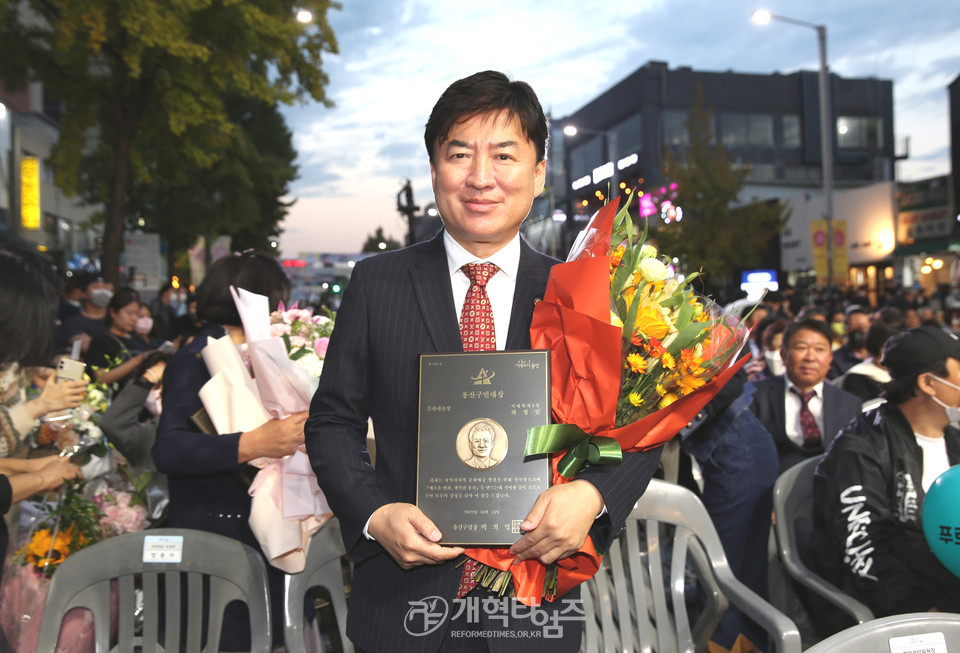 하정민 장로, 용산구민대상(예술 분야) 수상 모습