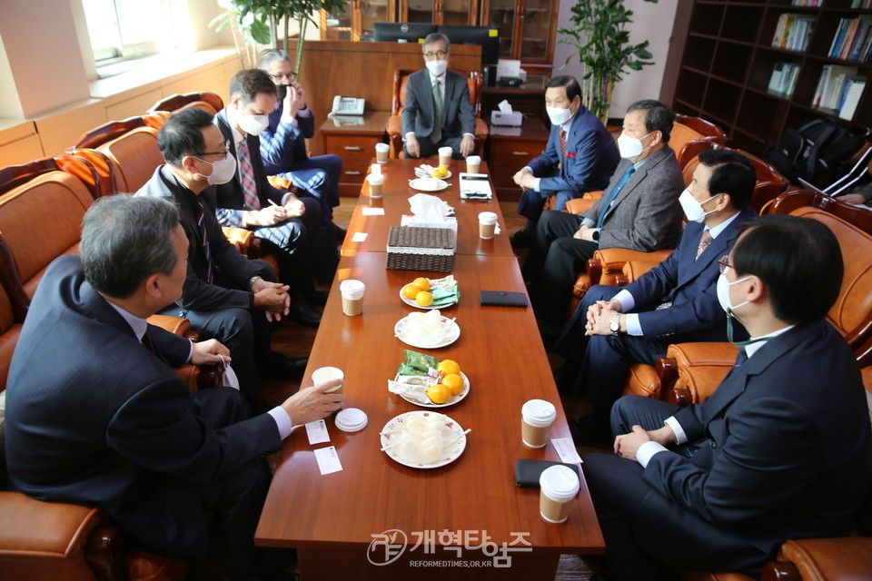 달라스침례대학교 관계자들, 총신대 방문 면담 모습