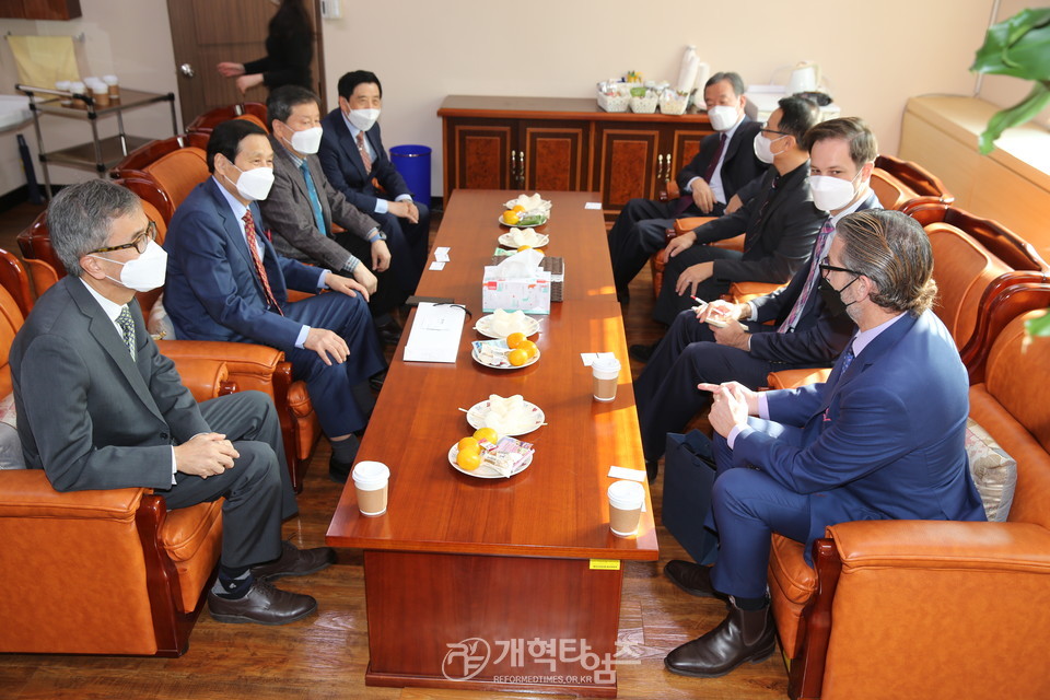 달라스침례대학교 관계자들, 총신대 방문 면담 모습