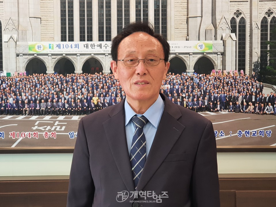 총회 구제부 부장 황남길 목사 모습