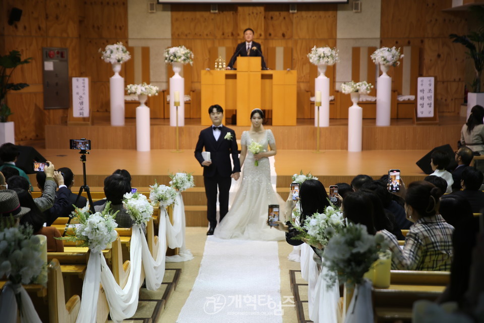 은샘교회 조승호 목사 아들 조민영 군 결혼 예식 모습