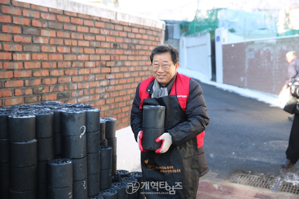 제53회기 서울지구장로회연합회 사랑의 연탄나누기 모습