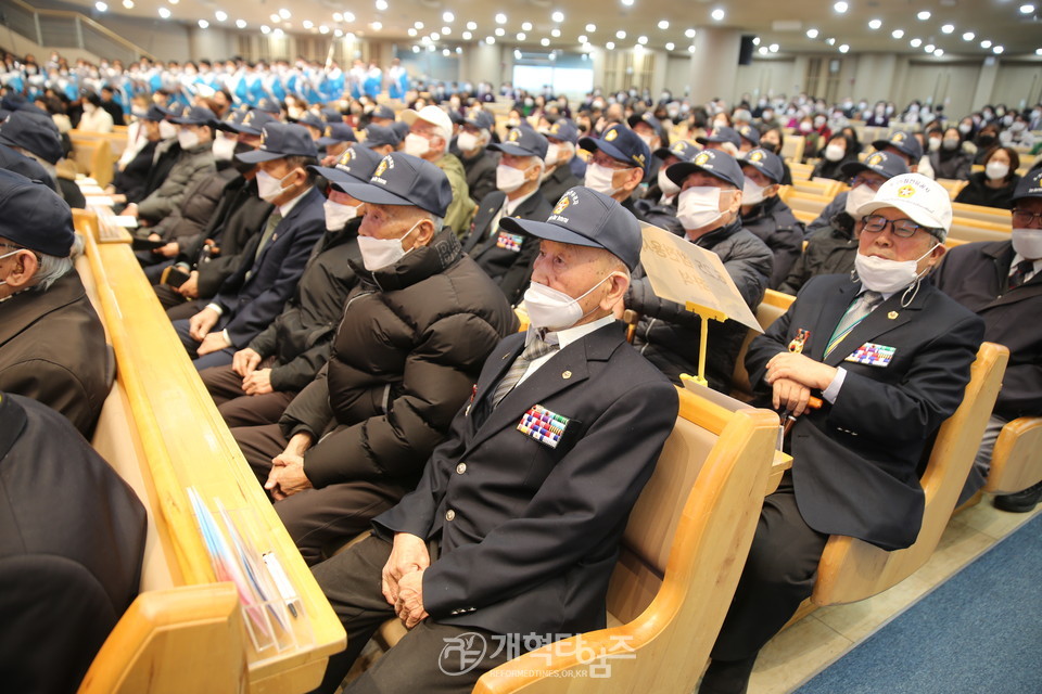 새에덴교회 한국전 국내 참전용사 초청 위로예배 모습