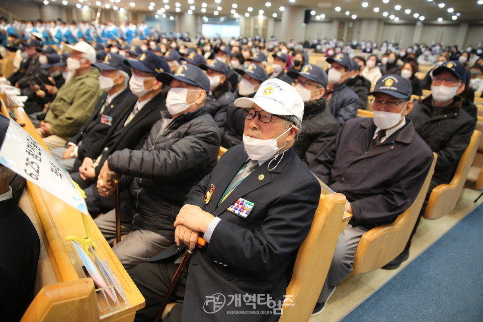 새에덴교회 한국전 국내 참전용사 초청 위로예배 모습