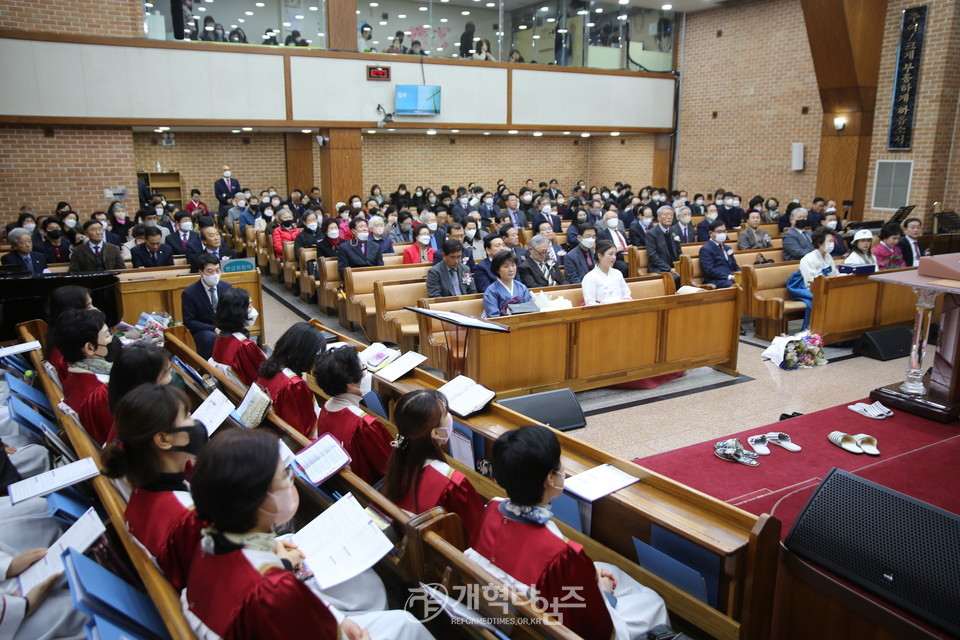 서울신흥교회, 김철중 목사, 원로 목사 추대 및 담임목사 위임, 원로 장로 추대 감사예배 모습