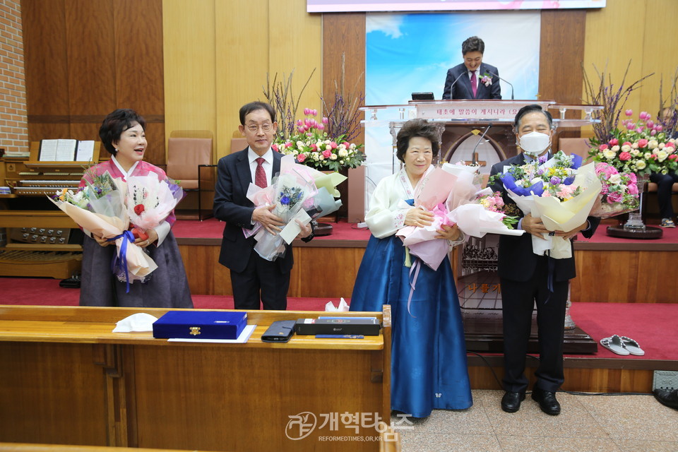 서울신흥교회, 김철중 목사, 원로 목사 추대 및 담임목사 위임, 원로 장로 추대 감사예배 모습