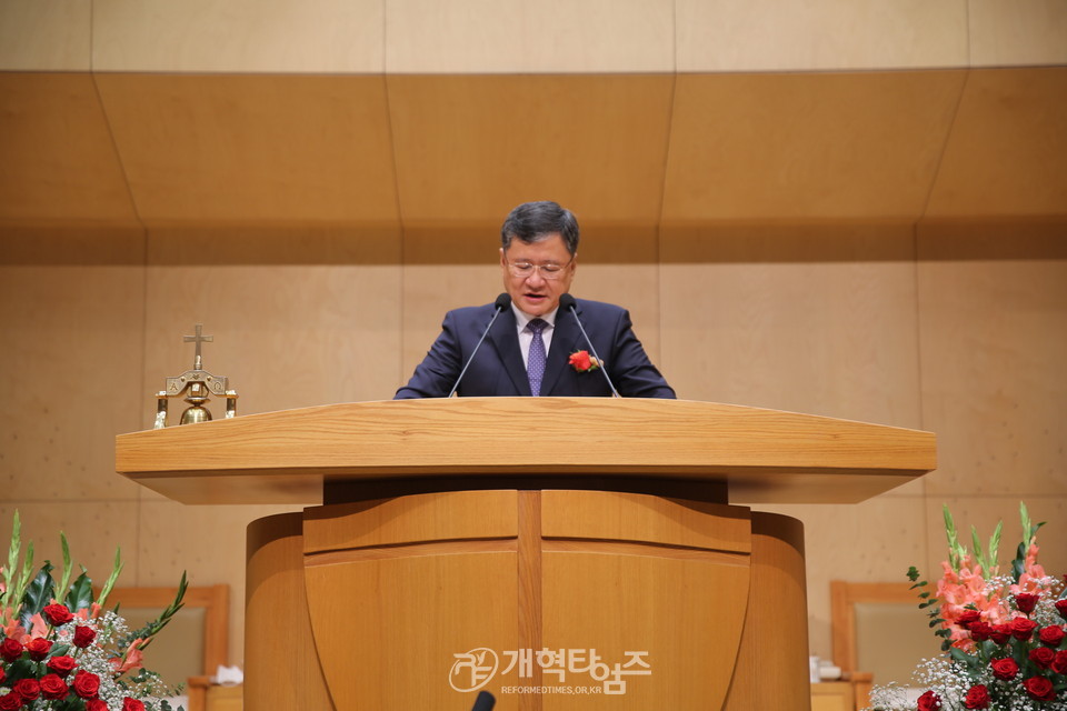 왕십리교회, 교회 설립 115주년 「임직 및 은퇴 감사예배」, 당회장 맹일형 목사 모습