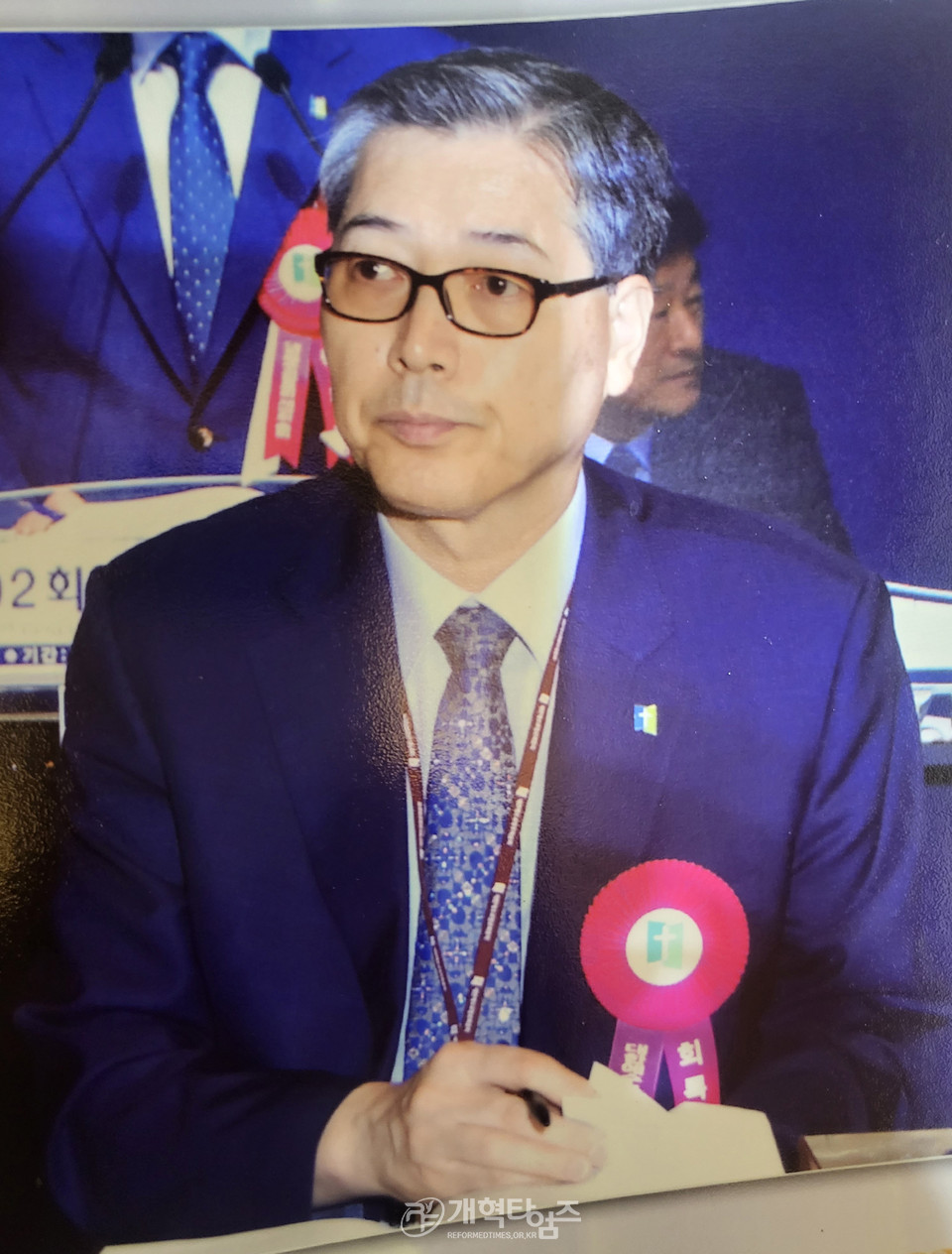 제102회 총회 때의 회록 서기 장재덕 목사 모습