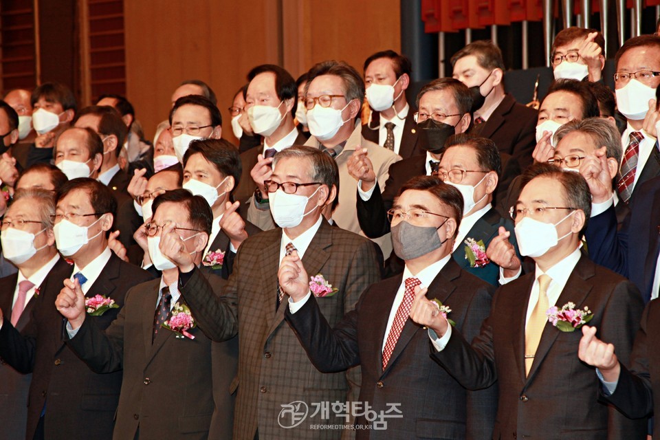 제108회기 총회 총무 후보 출마를 밝힌 장재덕 목사 모습