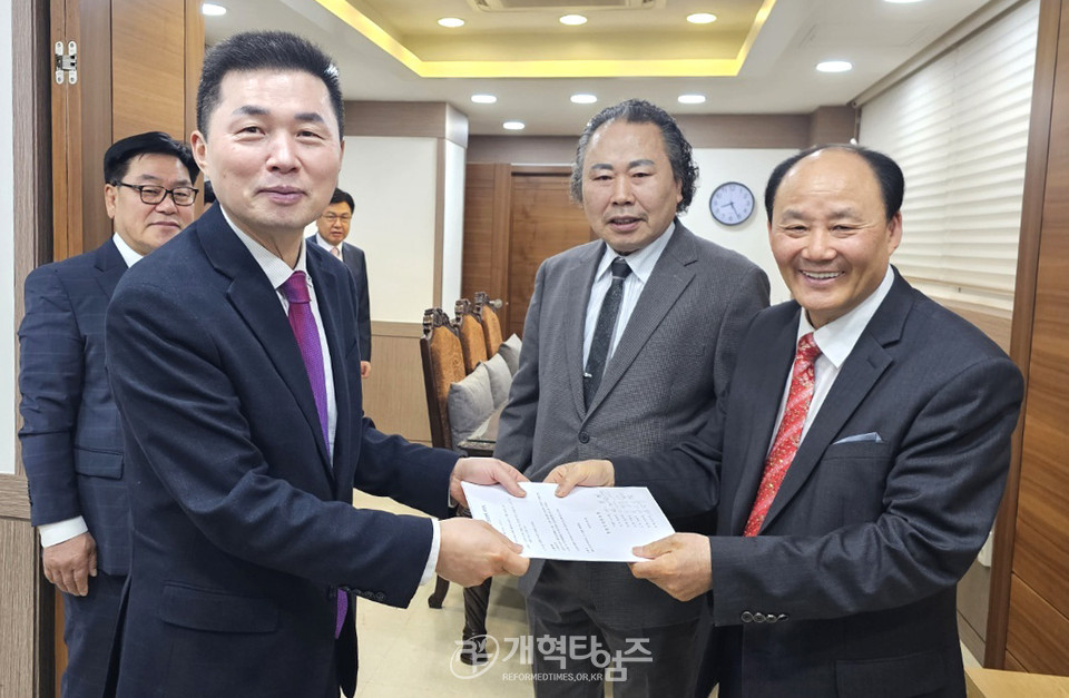 칼빈대 학교법인 이사회, 황건영 박사 신임 총장 선출 모습